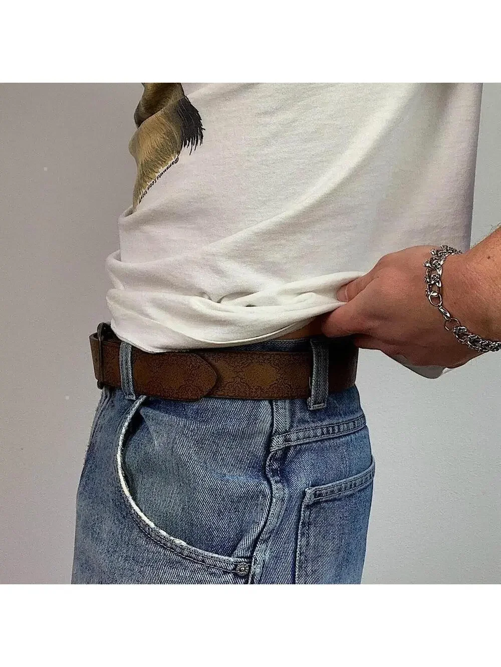 American Western vintage Cowboy Cowgirl style brown belt. 40 inches length. 1.5